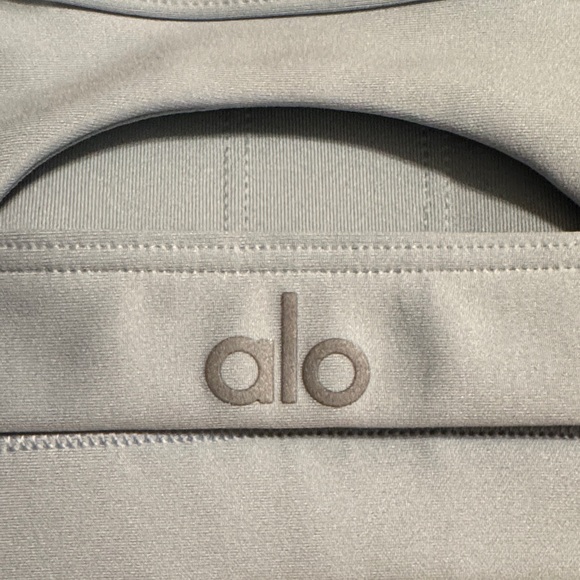 ALO Yoga Chalk Blue Airlift Intrigue Bra NWT Small - Picture 4 of 4